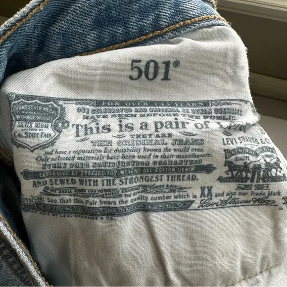 501 Levi’s original high waisted shorts EUC denim shorts size 30 - Picture 9 of 13